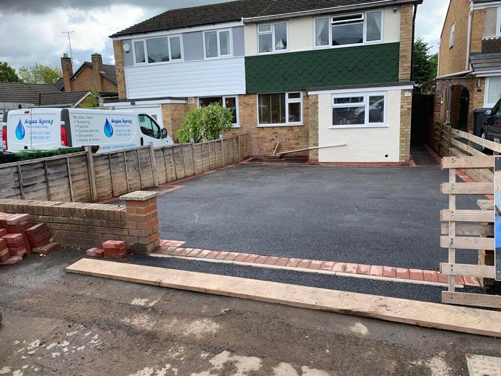 tarmacing-driveways
